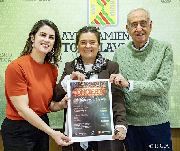 Paula Sumillera, Esther Vélez y Fernando García.