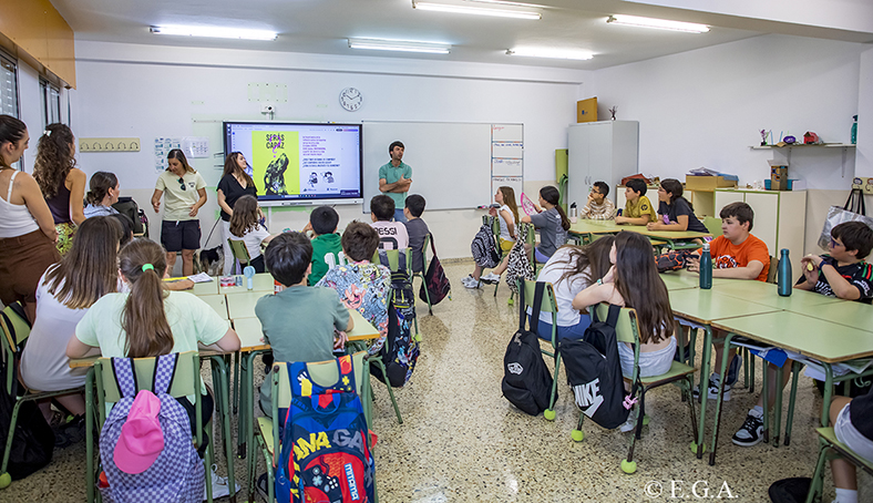 La campaña «Sí Quiero» continúa concienciando a escolares de Torrelavega sobre el abandono y el maltrato animal