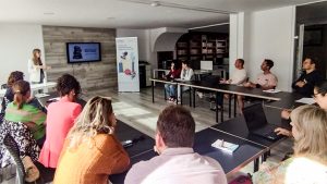 Cámara Torrelavega forma a mayores de 45 años en inteligencia artificial para mejorar sus oportunidades de empleo