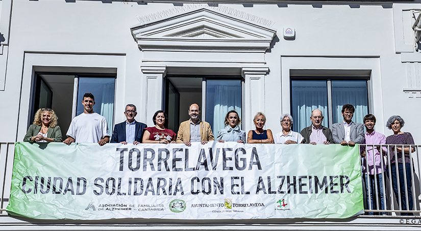 Torrelavega conmemora el Día Mundial del Alzheimer y muestra su apoyo a las personas afectadas y sus familias
